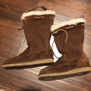 Size 7 Ugg boots like new!!
